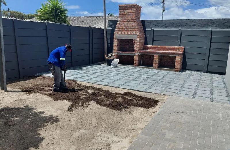 Completed built-in braai and paved entertainment area in Retreat